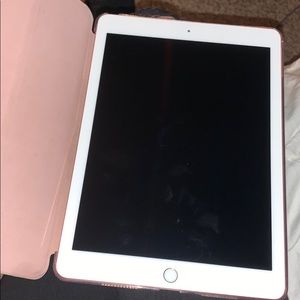 I pad mini no cracks it’s kinda bent